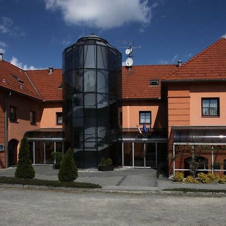 Zámecký Hotel Zlatý Orel Hranice (Olomouc) Exterior foto