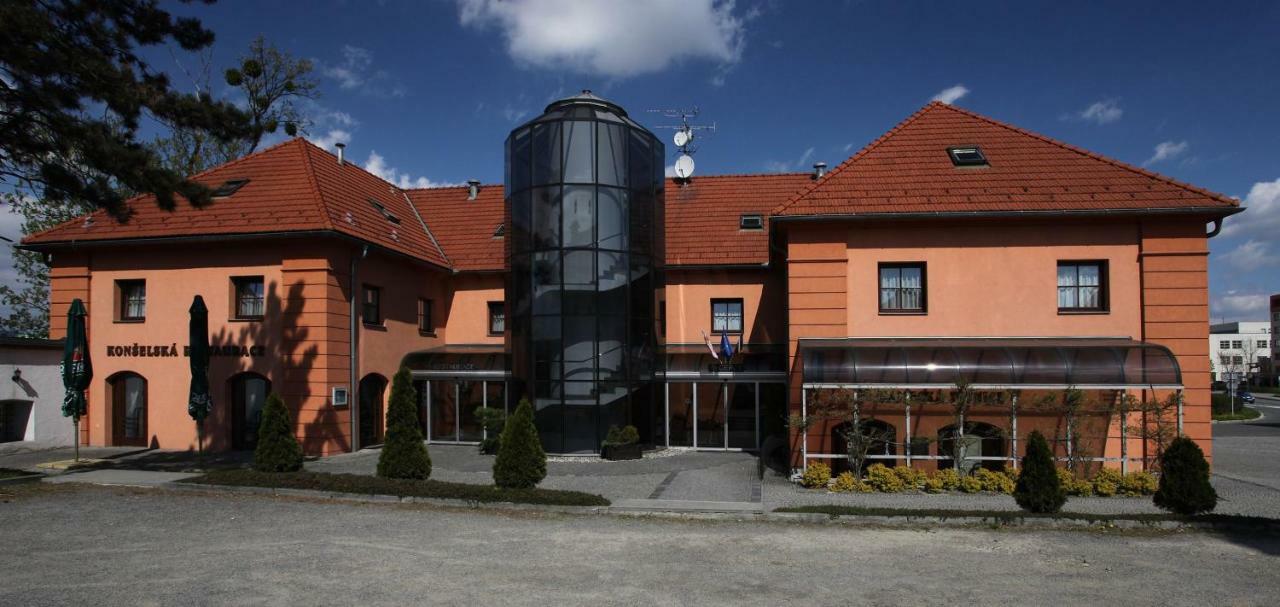 Zámecký Hotel Zlatý Orel Hranice (Olomouc) Exterior foto