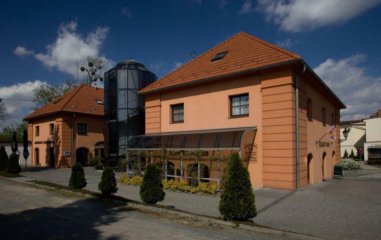 Zámecký Hotel Zlatý Orel Hranice (Olomouc) Exterior foto